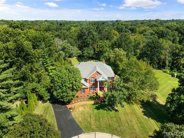 3 Longrove Lane, Des Peres, MO 63131