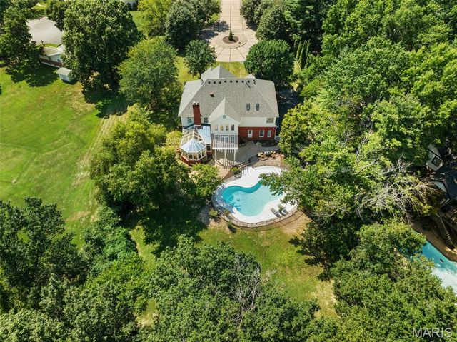 3 Longrove Lane, Des Peres, MO 63131