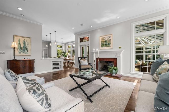 3 Longrove Lane, Des Peres, MO 63131