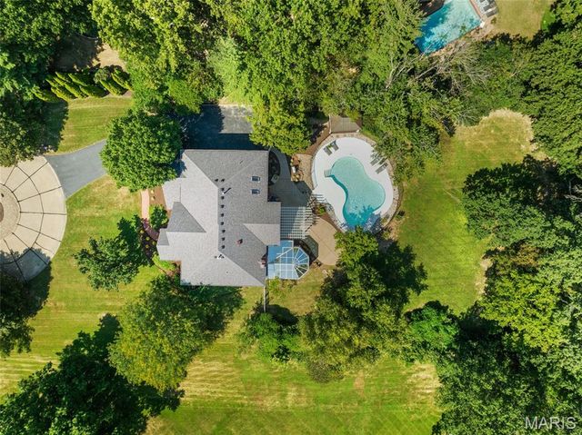 3 Longrove Lane, Des Peres, MO 63131