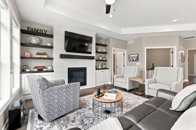 773 S 100th Street, West Des Moines, IA 50266