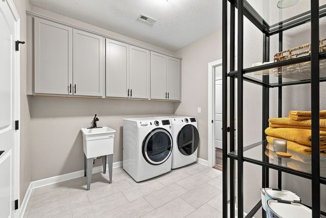 773 S 100th Street, West Des Moines, IA 50266
