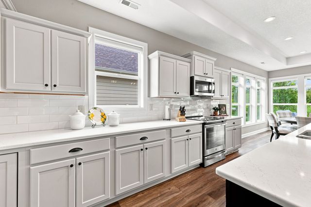773 S 100th Street, West Des Moines, IA 50266