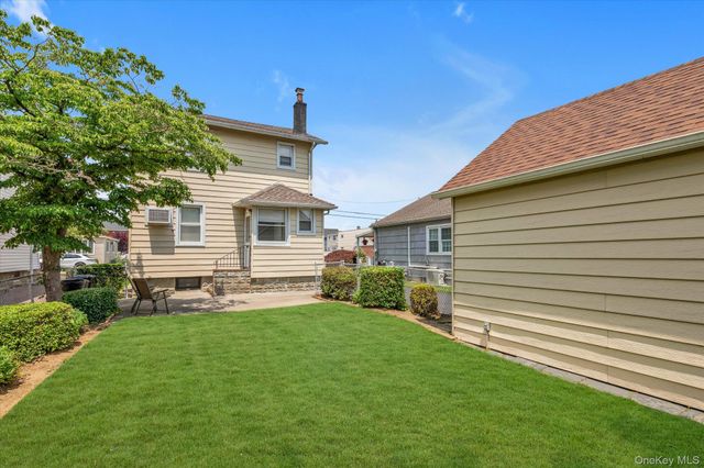18 W Melrose Street, Valley Stream, NY 11580