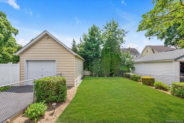 18 W Melrose Street, Valley Stream, NY 11580