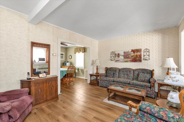 18 W Melrose Street, Valley Stream, NY 11580