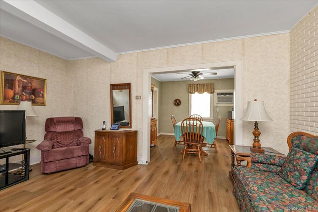 18 W Melrose Street, Valley Stream, NY 11580