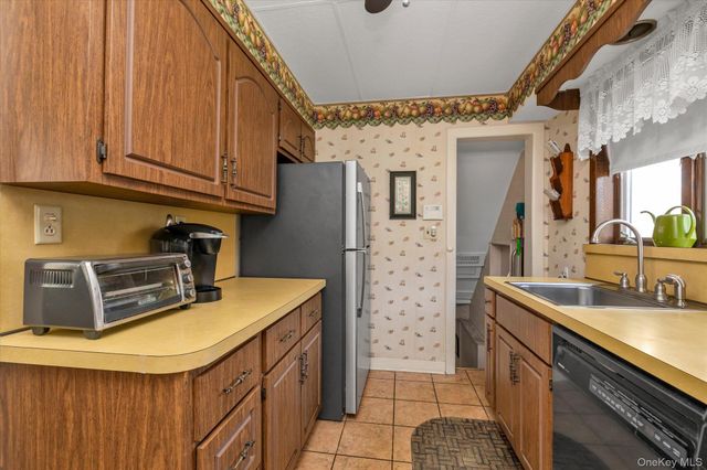 18 W Melrose Street, Valley Stream, NY 11580