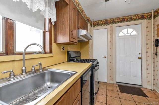 18 W Melrose Street, Valley Stream, NY 11580