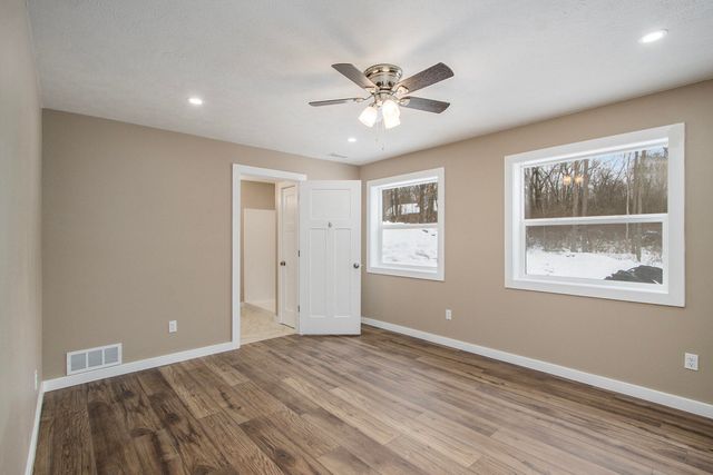 2824 E B Avenue, Plainwell, MI 49080