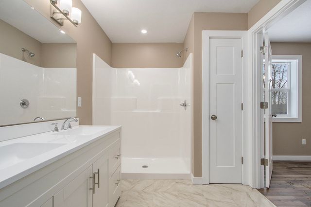 2824 E B Avenue, Plainwell, MI 49080