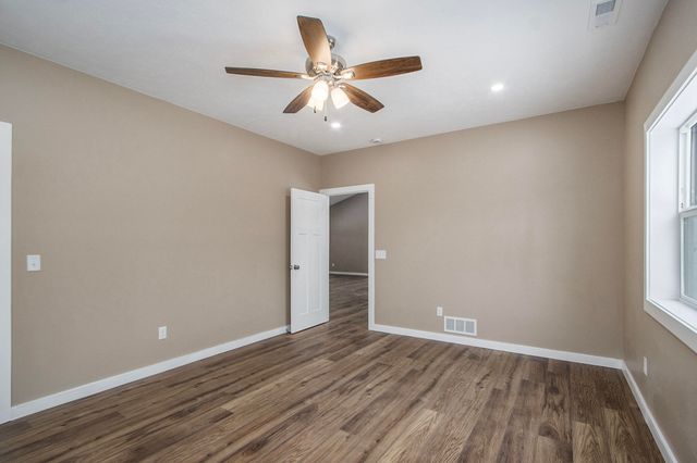 2824 E B Avenue, Plainwell, MI 49080