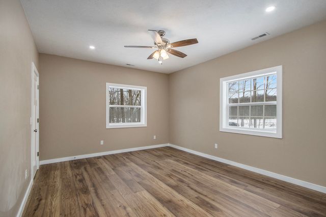 2824 E B Avenue, Plainwell, MI 49080