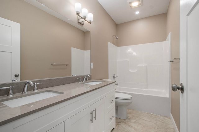 2824 E B Avenue, Plainwell, MI 49080