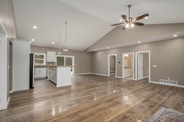 2824 E B Avenue, Plainwell, MI 49080