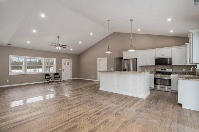 2824 E B Avenue, Plainwell, MI 49080