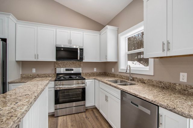 2824 E B Avenue, Plainwell, MI 49080