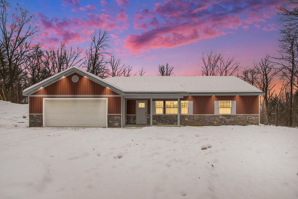 2824 E B Avenue, Plainwell, MI 49080