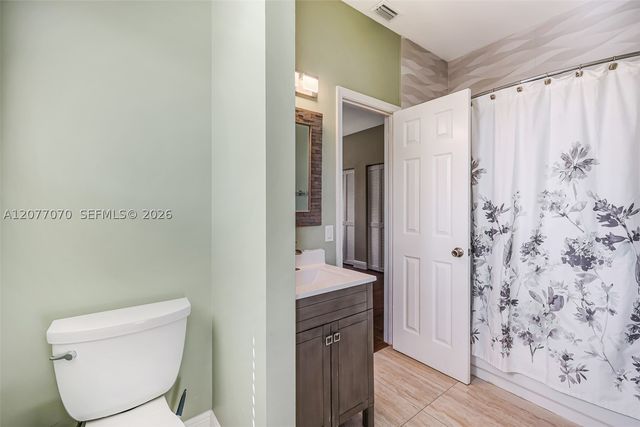 1928 Water Ridge Dr, Weston, FL 33326