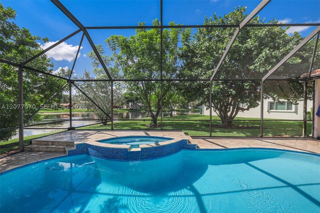 1928 Water Ridge Dr, Weston, FL 33326