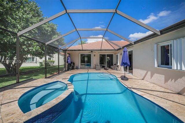 1928 Water Ridge Dr, Weston, FL 33326