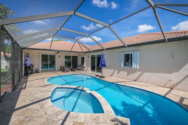1928 Water Ridge Dr, Weston, FL 33326