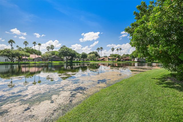 1928 Water Ridge Dr, Weston, FL 33326