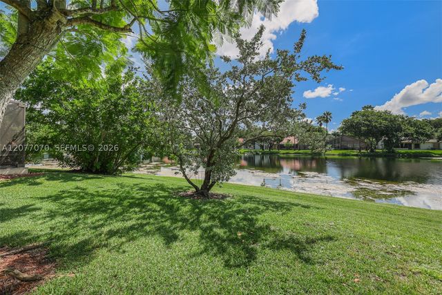 1928 Water Ridge Dr, Weston, FL 33326