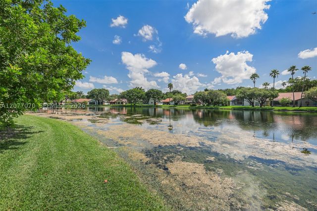 1928 Water Ridge Dr, Weston, FL 33326