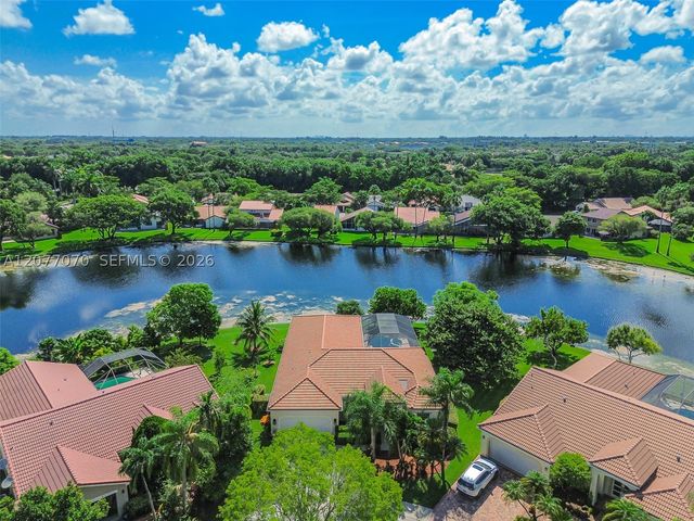 1928 Water Ridge Dr, Weston, FL 33326