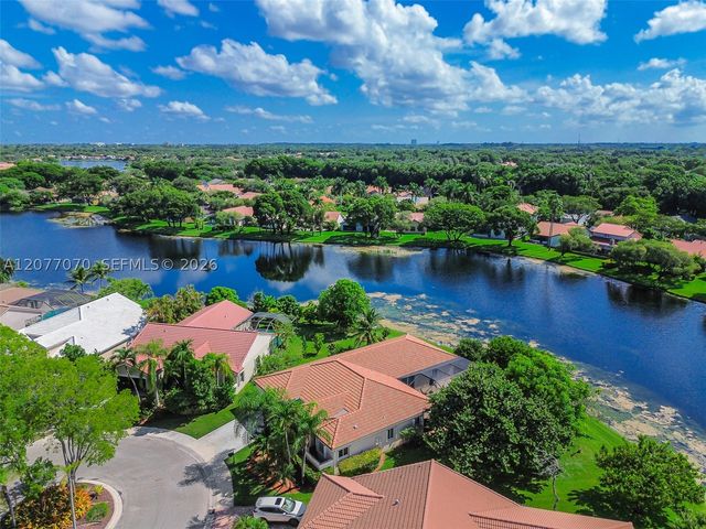 1928 Water Ridge Dr, Weston, FL 33326