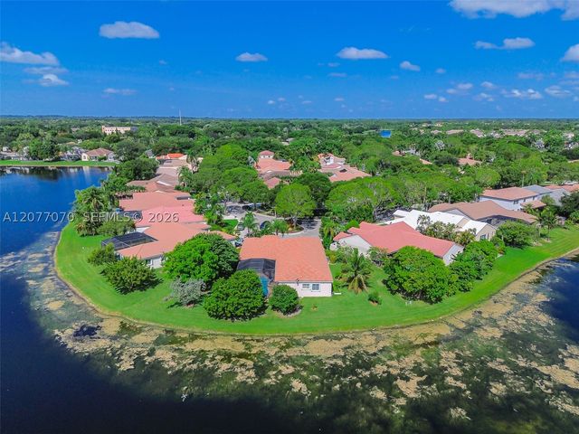 1928 Water Ridge Dr, Weston, FL 33326