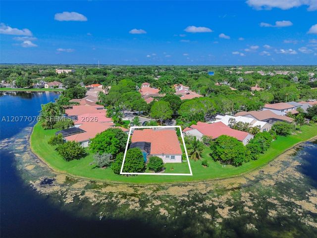 1928 Water Ridge Dr, Weston, FL 33326