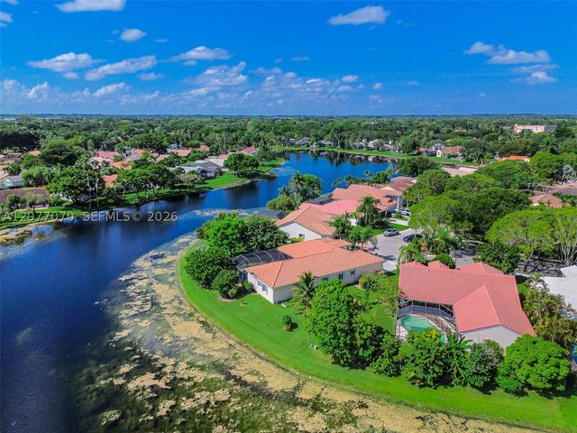 1928 Water Ridge Dr, Weston, FL 33326
