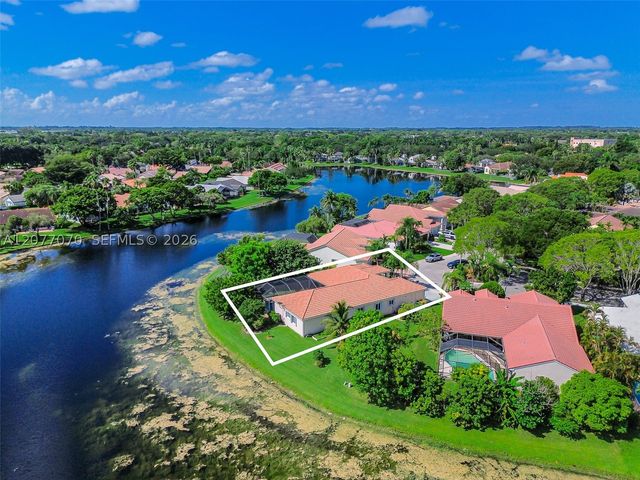 1928 Water Ridge Dr, Weston, FL 33326