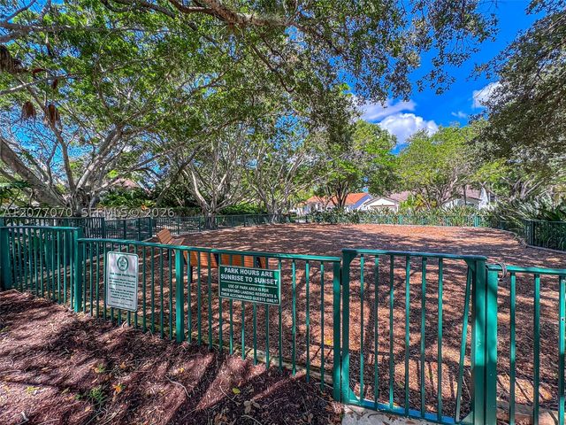 1928 Water Ridge Dr, Weston, FL 33326