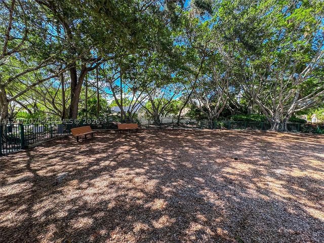 1928 Water Ridge Dr, Weston, FL 33326