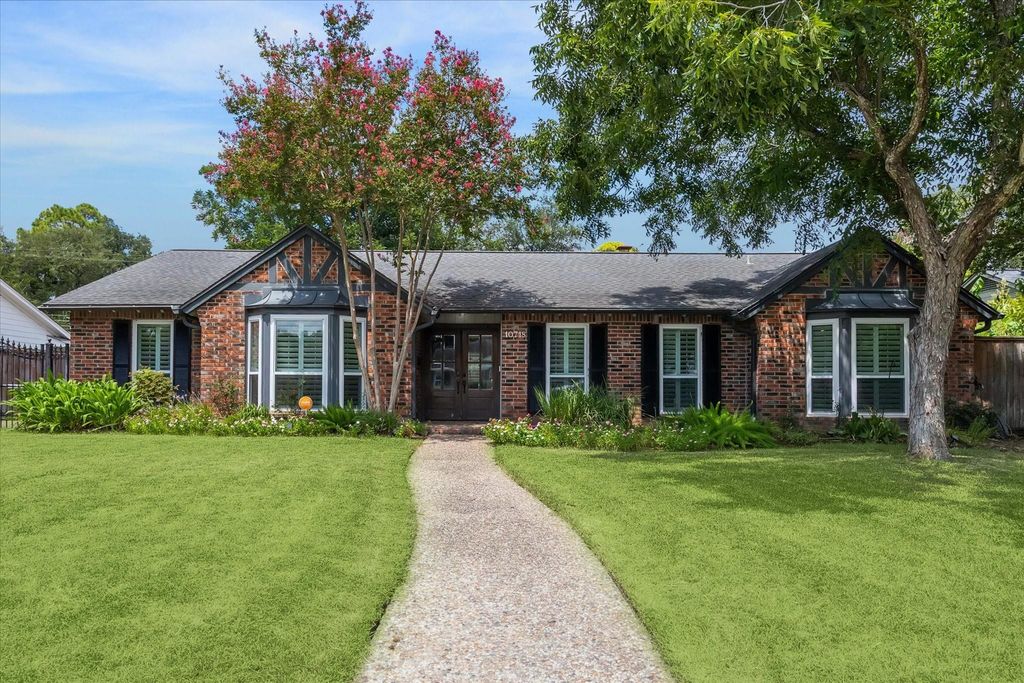 10718 Burgoyne Road, Houston, TX 77042
