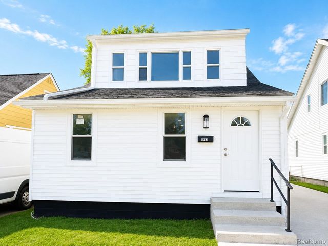 8463 Paige Avenue, Warren, MI 48089
