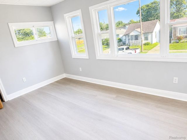 8463 Paige Avenue, Warren, MI 48089