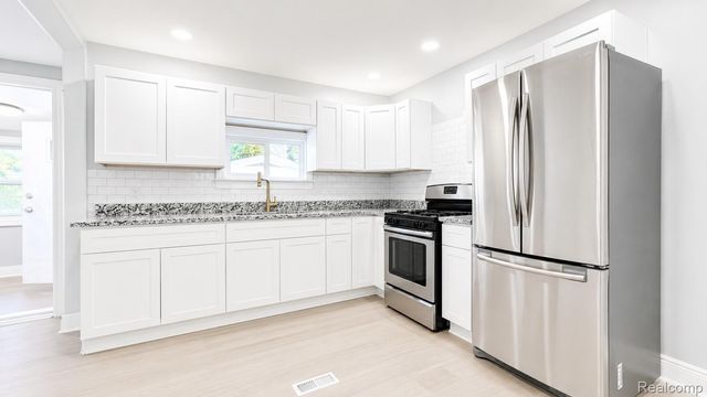 8463 Paige Avenue, Warren, MI 48089