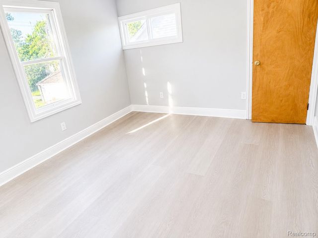 8463 Paige Avenue, Warren, MI 48089