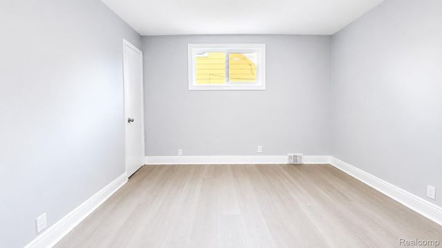 8463 Paige Avenue, Warren, MI 48089