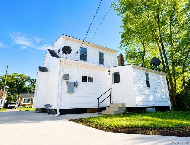 8463 Paige Avenue, Warren, MI 48089