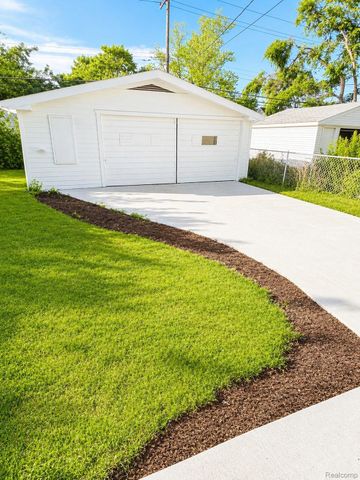 8463 Paige Avenue, Warren, MI 48089