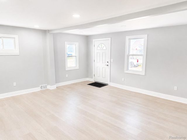 8463 Paige Avenue, Warren, MI 48089