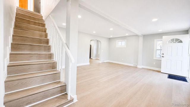 8463 Paige Avenue, Warren, MI 48089