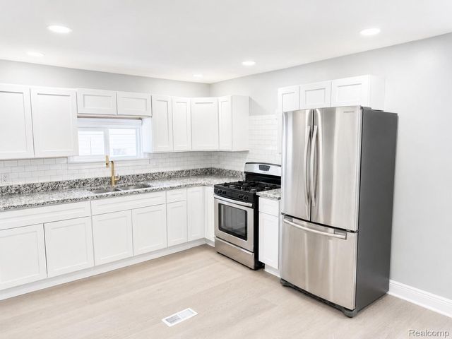 8463 Paige Avenue, Warren, MI 48089