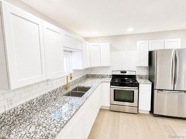 8463 Paige Avenue, Warren, MI 48089