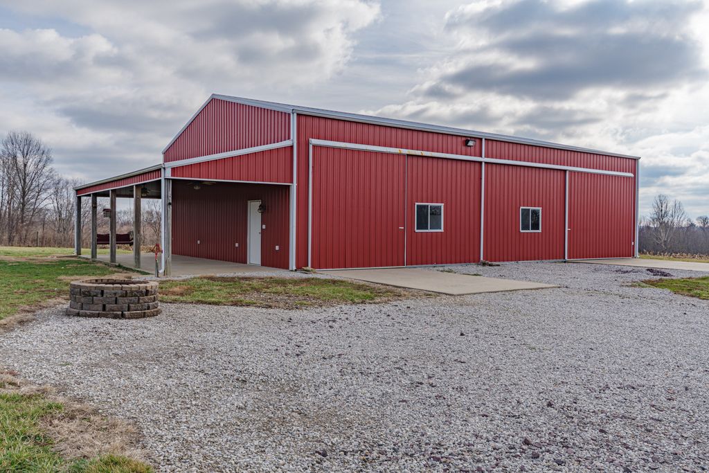 Image 2 of property listing at 4786 KELLER Road, Iuka, IL 62849